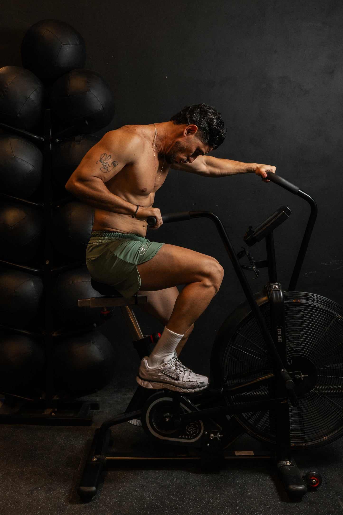 Aero short olivo