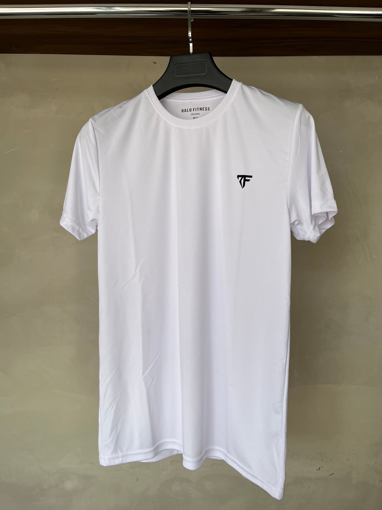 Playera esencial Slim Fit blanca