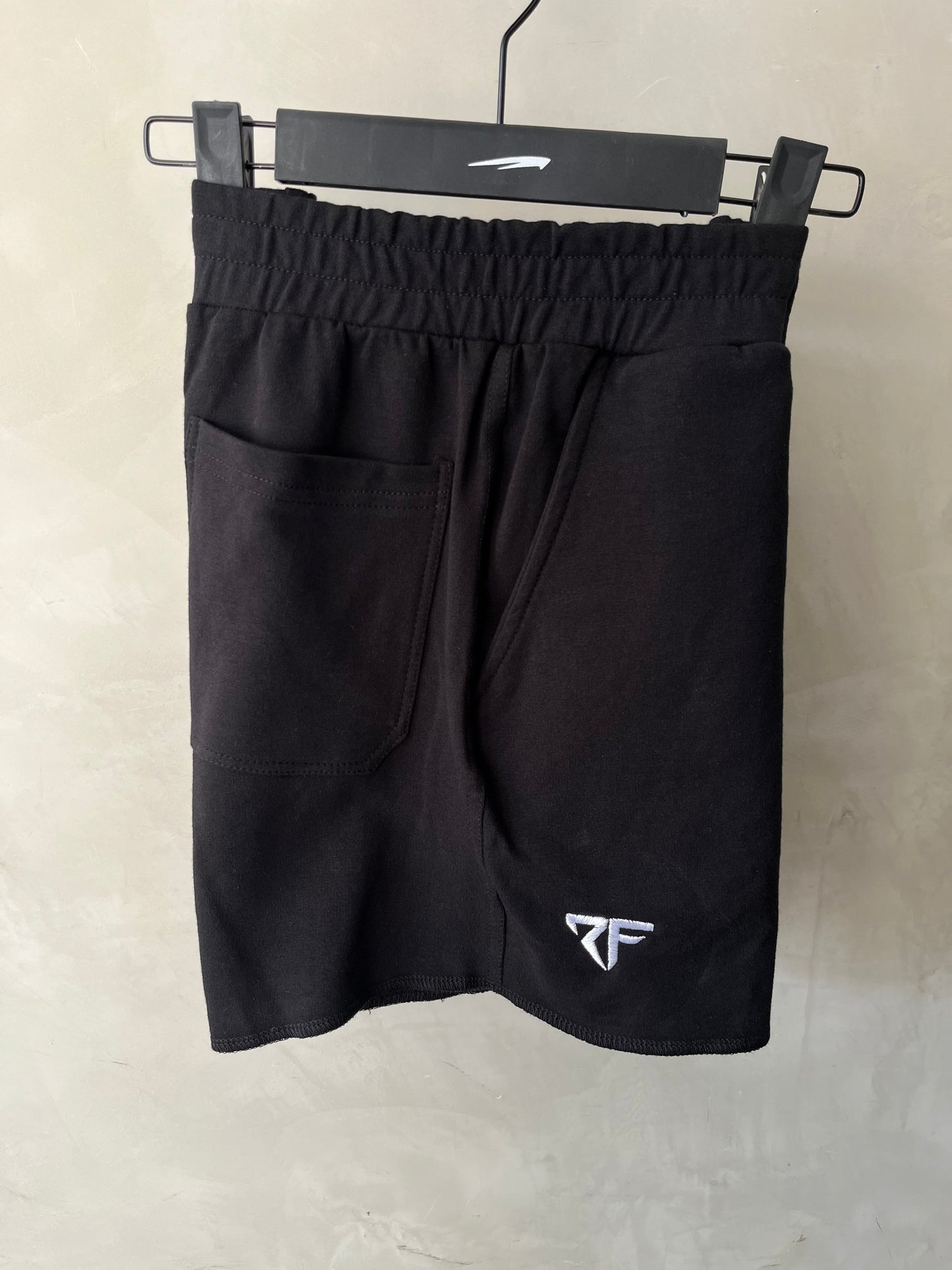 Short Cut- Off esencial negro