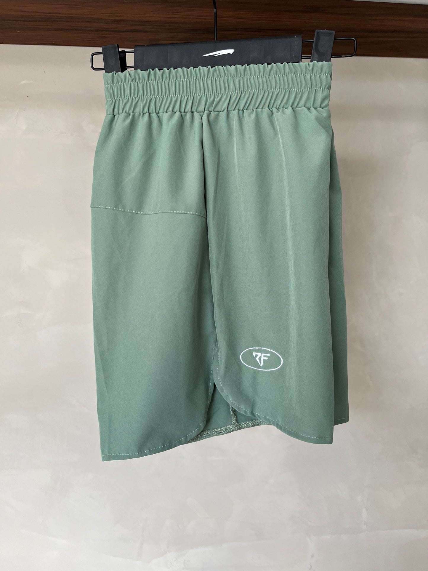 Aero short olivo