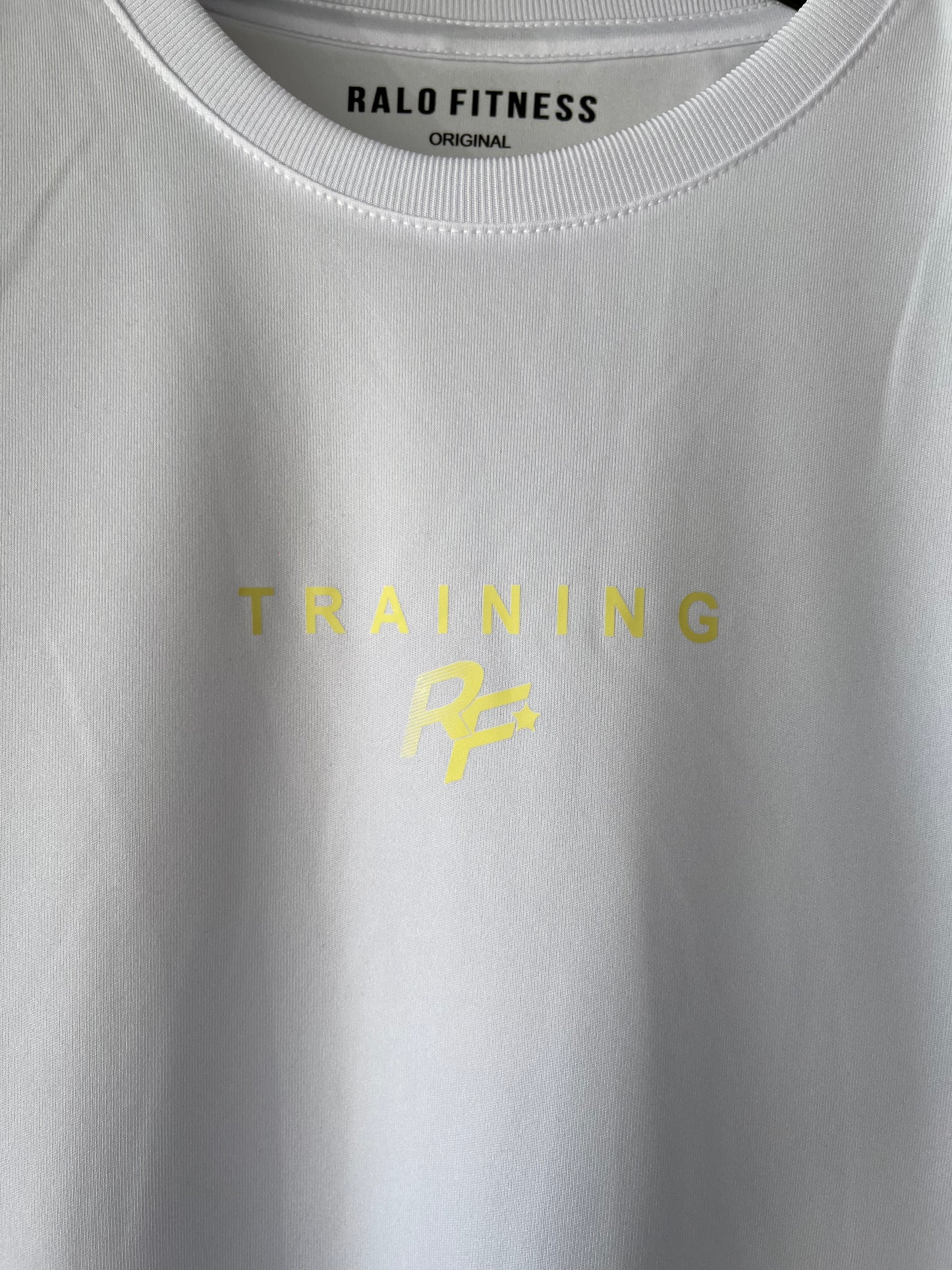 Playera Training Slim Fit negra blanca