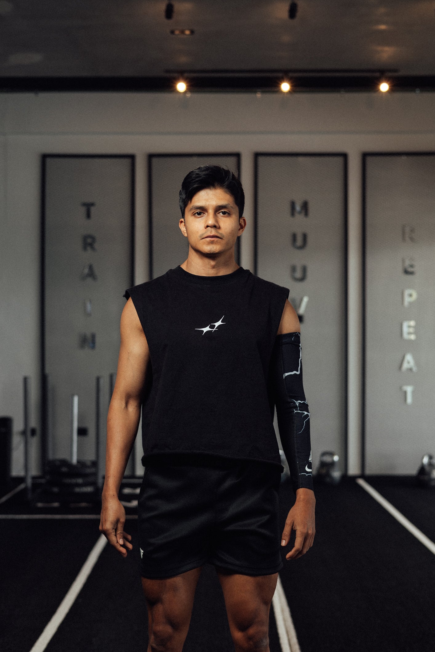 Tank Cut-Off Hybrid Cult Member negra