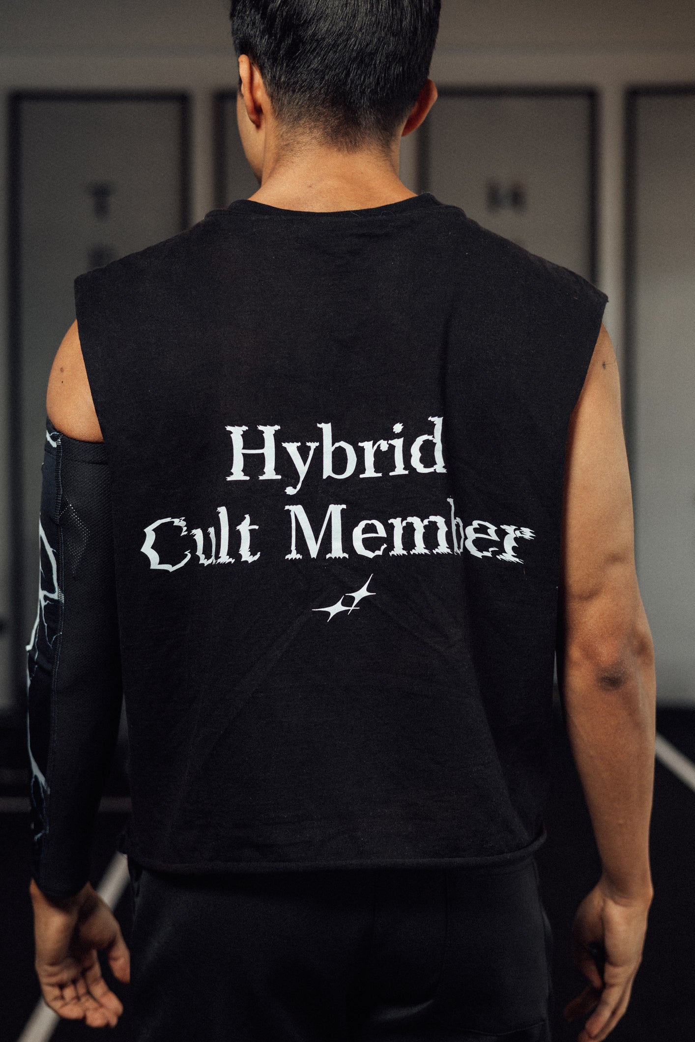 Tank Cut-Off Hybrid Cult Member negra